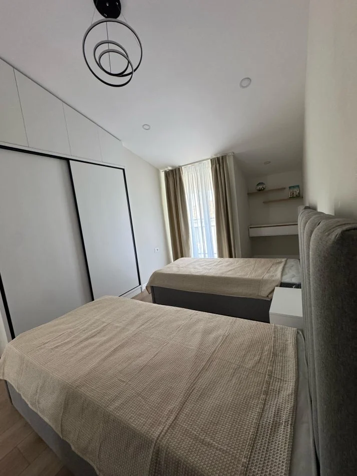 Tirane, jepet me qera Vile 2 Katshe Kati 1, 200 m² 1.500 € (Rruga e Vilave TEG)