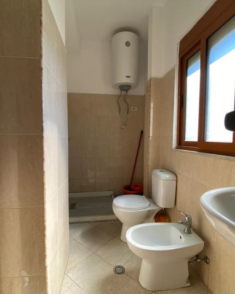 Durres, shitet 1+1+Ballkon Kati 5, 65.000 € 