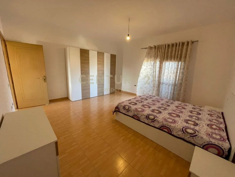 Tirane, jepet me qera apartament 2+1+Ballkon Kati 3, 104 m² 500 € (Siri Kodra)