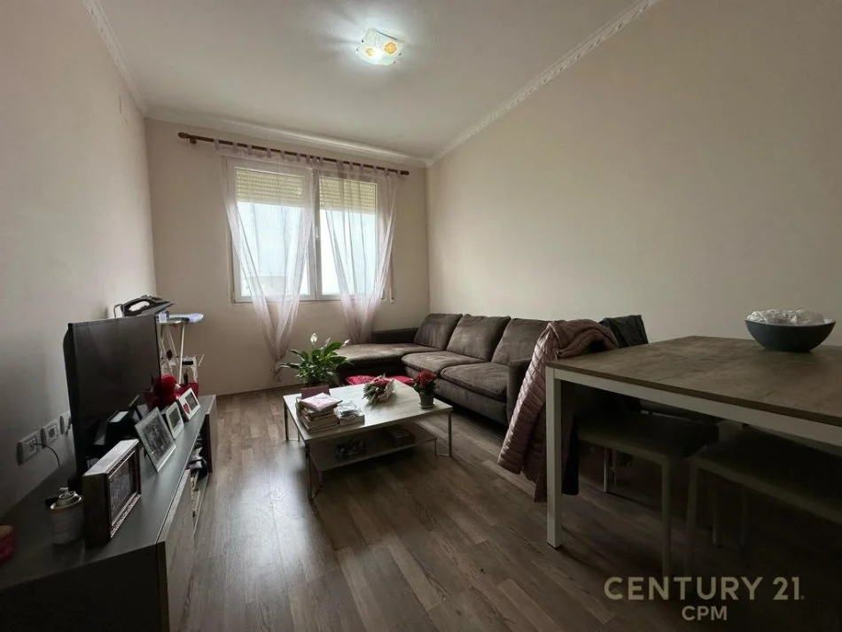 Tirane, jepet me qera apartament 1+1 Kati 9, 72 m² 500 € (Ish Fusha E Aviacionit)