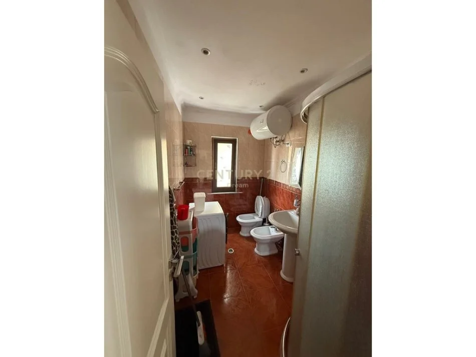 Tirane, jepet me qera apartament 2+1 Kati 5, 90 m² 600 € (oxhaku)