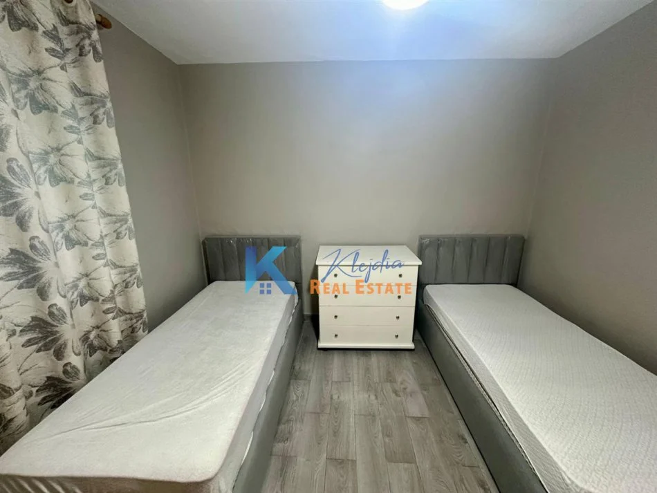 Tirane, jap me qera apartament 2+1+Ballkon Kati 4, 72 m² 550 € (Ali Dem, afer shkolles 1 Maji)