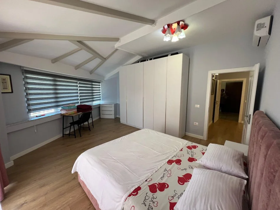 Tirane, jepet me qera apartament 2+1 Kati 9, 130 m² 999 € (Rruga e Elbasanit)