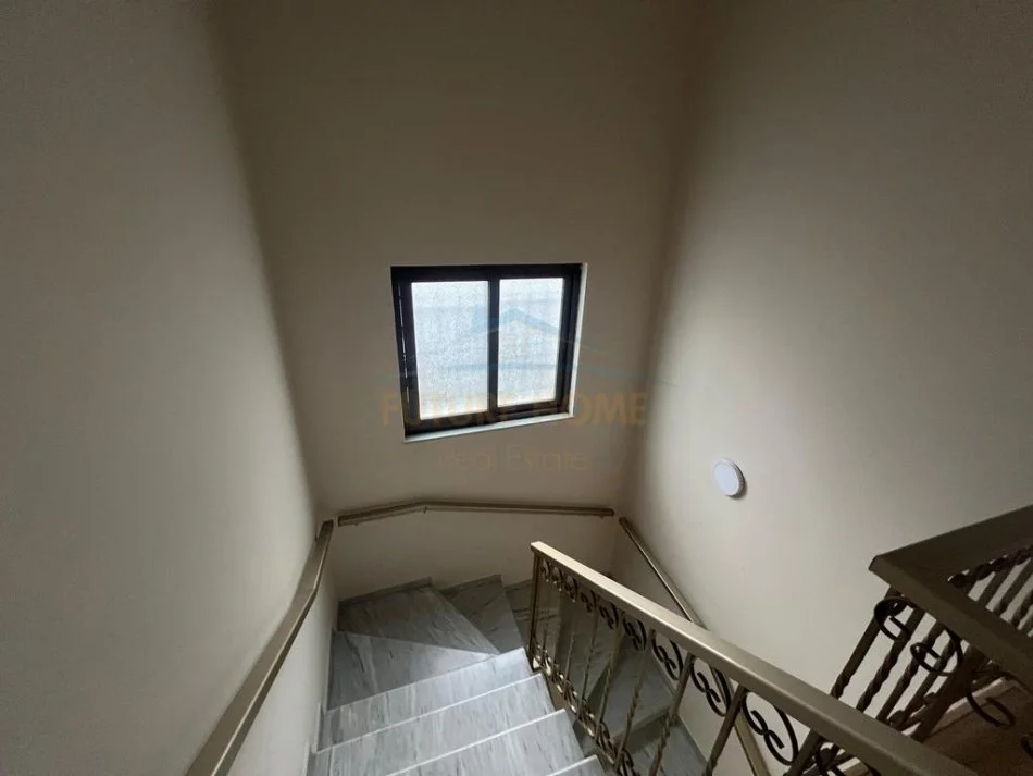 Tirane, jepet me qera Vile , (MJULL BATHORE)