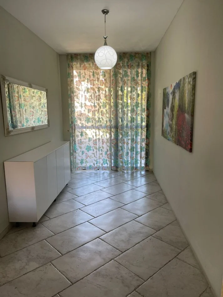 Tirane, jepet me qera apartament 2+1 Kati 1, 140 m² 600 € (Pazari i Ri)