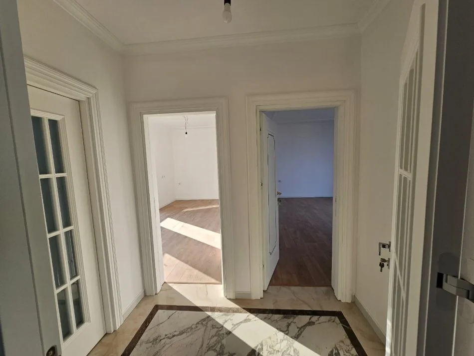 Tirane, jepet me qera apartament 2+1 Kati 11, 300 m² 1.500 € (Yzberisht)