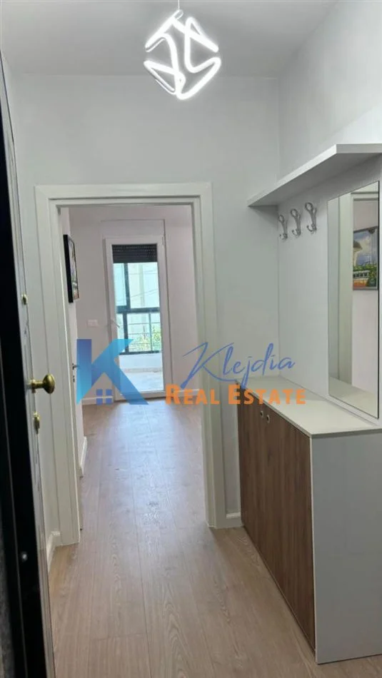 Tirane, jap me qera apartament 1+1+Ballkon Kati 2, 67 m² (Rruga 5 Maji)