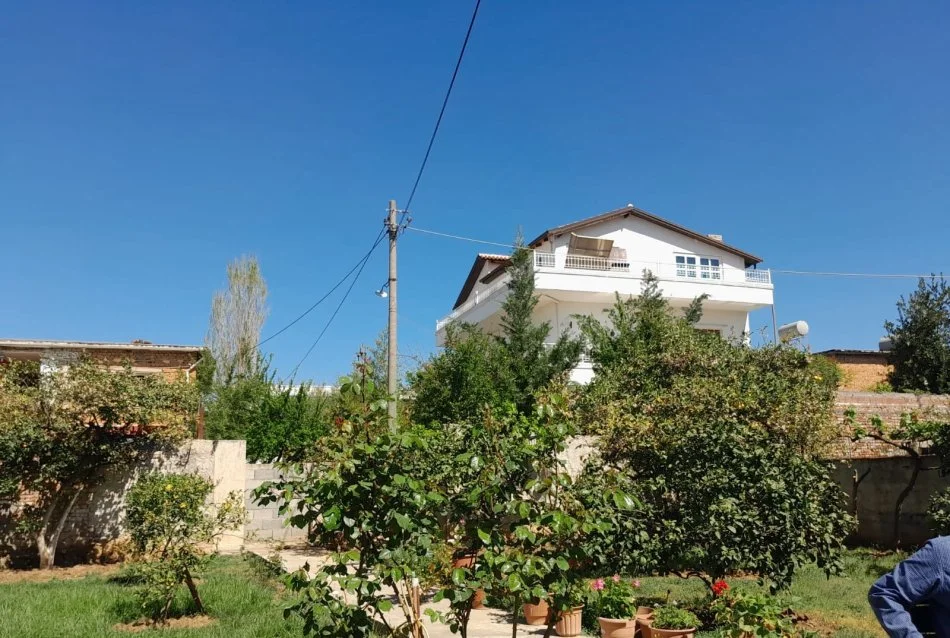 Tirane, jepet me qera Vile 3 Katshe Kati 0, 450 m² 1.500 € (Prane Shkolles s e Bashkuar)