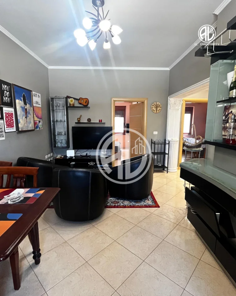 Durres, jepet me qera 1+1 Kati 5, 400 € 