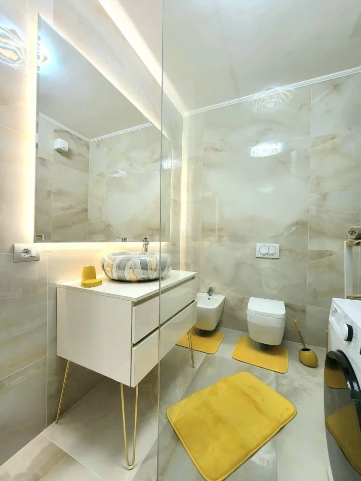 Tirane, jepet me qera apartament 2+1 Kati 5, 100 m² 1.200 € (Rruga e Kosovareve)