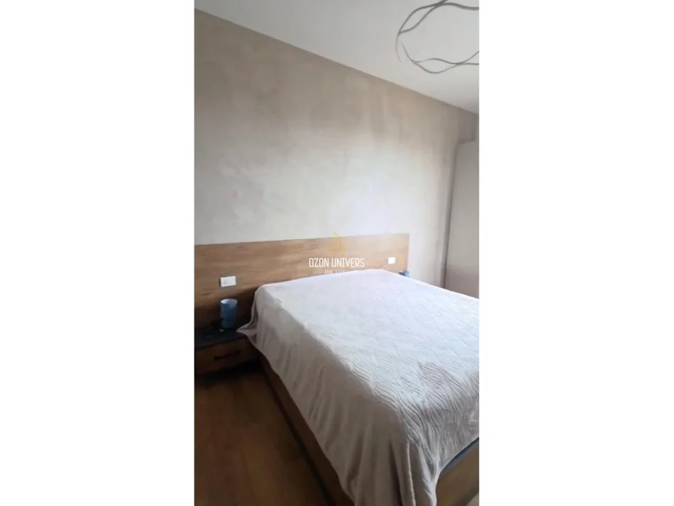 Tirane, jepet me qera apartament duplex Dublex Kati 7, 125 m² 1.700 € (Rruga e Barrikadave, Qendër)