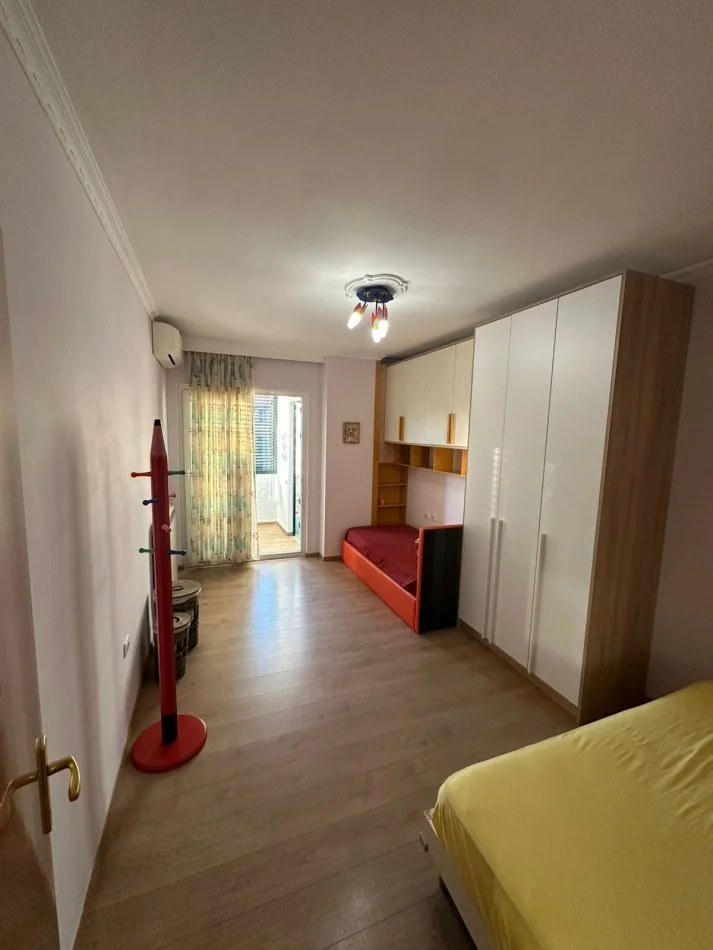 Tirane, jepet me qera apartament 2+1 Kati 1, 117 m² 650 € (Rruga e Elbasanit)