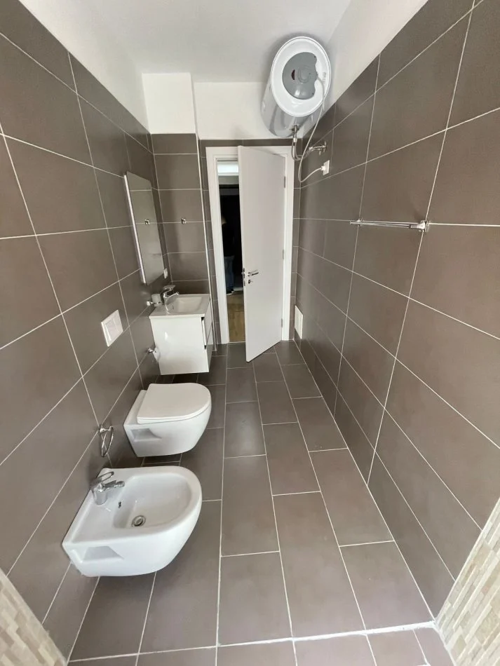 Tirane, jepet me qera apartament 1+1 Kati 8, 100 m² 650 € (Don Bosko)