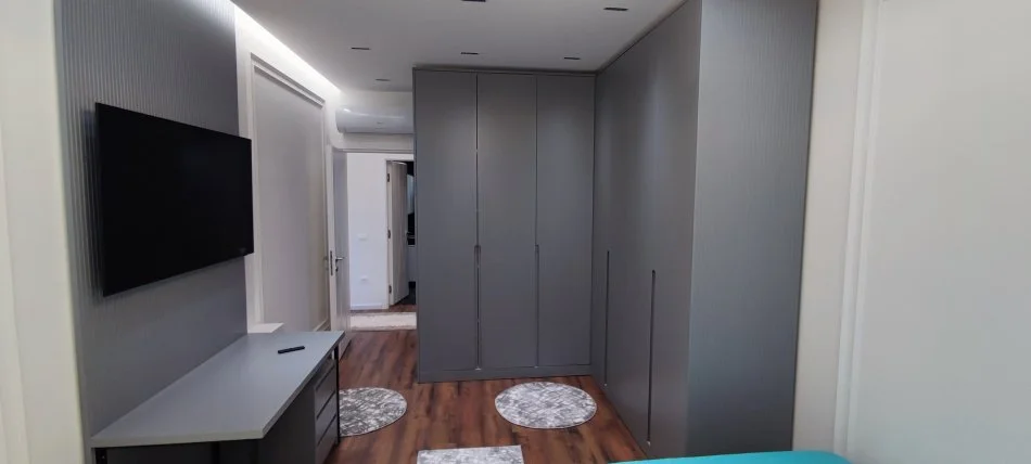 Tirane, jepet me qera apartament 2+1 Kati 3, 114 m² 900 € (Arlis Farmacia 10)