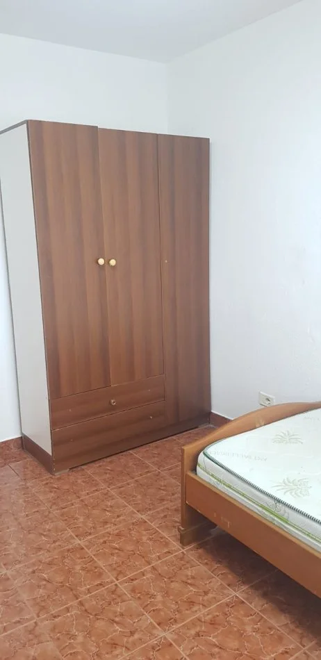 Tirane, jepet me qera apartament 2+1 Kati 4, 80 m² 550 € (Bllok, rruga Abdyl Frasheri)