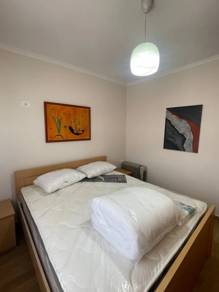 Tirane, jepet me qera apartament 2+1+Ballkon Kati 3, 77 m² 650 € 