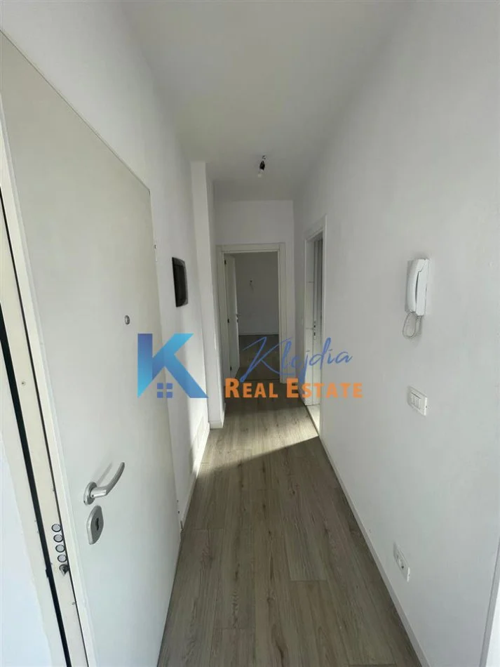 Tirane, jap me qera zyre Kati 7, 109 m² 900 € (Zyre per qira te Rruga e Elbasanit)