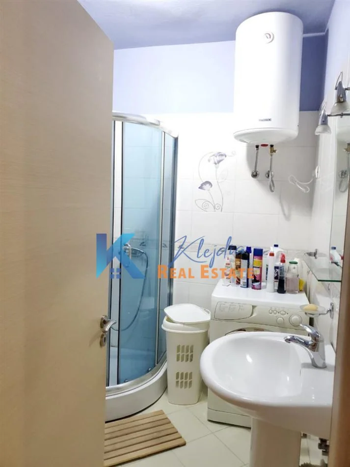 Tirane, jap me qera apartament 2+1+Ballkon Kati 3, 60 m² 550 € (2+1 per qira te Mine Peza, afer Prokurorise)