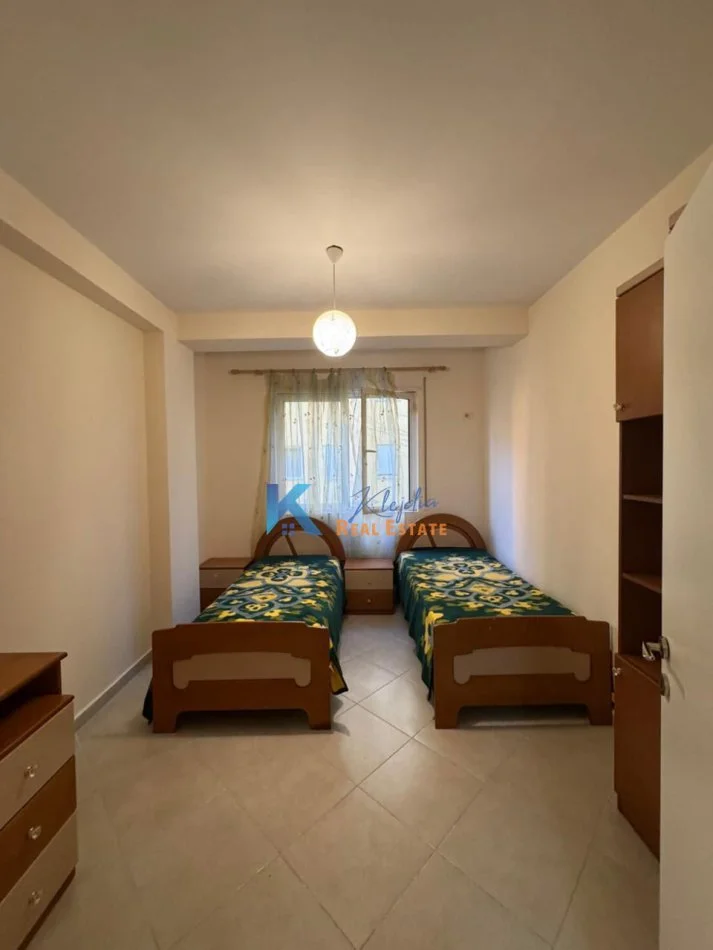 Tirane, jap me qera apartament 2+1+Ballkon Kati 3, 80 m² (Kodra e Diellit, rruga Bill Klinton)