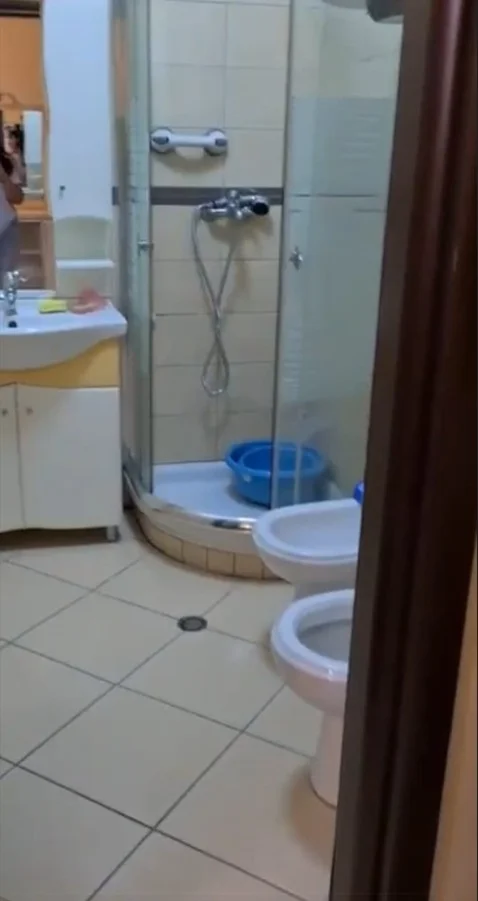 Tirane, jepet me qera apartament 1+1 Kati 3, 65 m² 500 € (Sheshi Selvia)