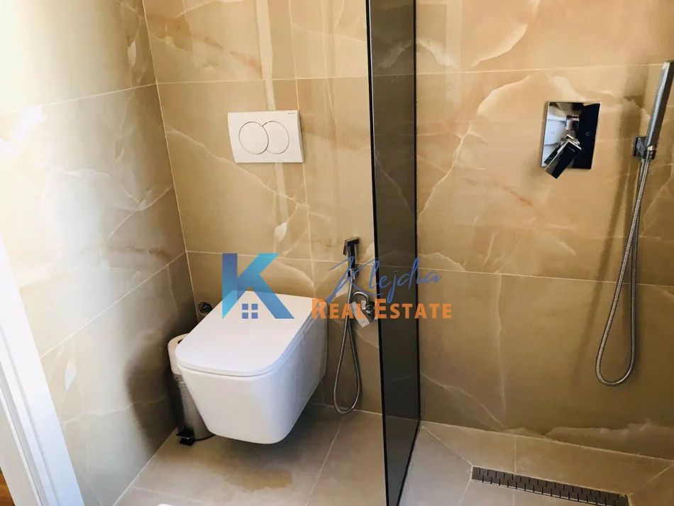Tirane, jap me qera apartament 1+1+Ballkon Kati 5, 65 m² 650 € (Rruga Mine Peza)