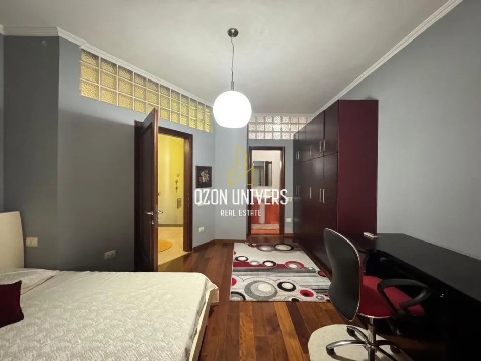 Tirane, jepet me qera apartament 3+1+Aneks+Ballkon Kati 3, 163 m² 700 € (Kodra e Diellit)