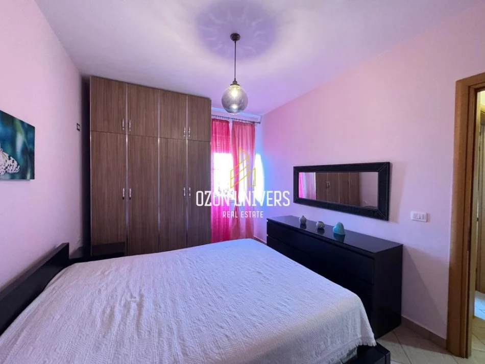 Tirane, jepet me qera apartament 2+1+Ballkon Kati 4, 104 m² 550 € (Astir)