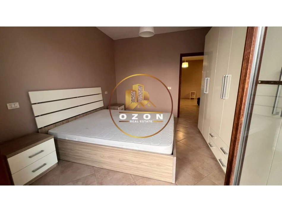 Tirane, jepet me qera apartament 3+1 Kati 6, 121 m² 800 € (Stacioni i Trenit)