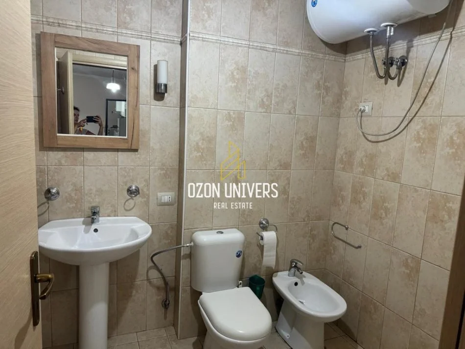 Tirane, jepet me qera apartament 1+1+Ballkon Kati 6, 70 m² 550 € (21 Dhjetori)