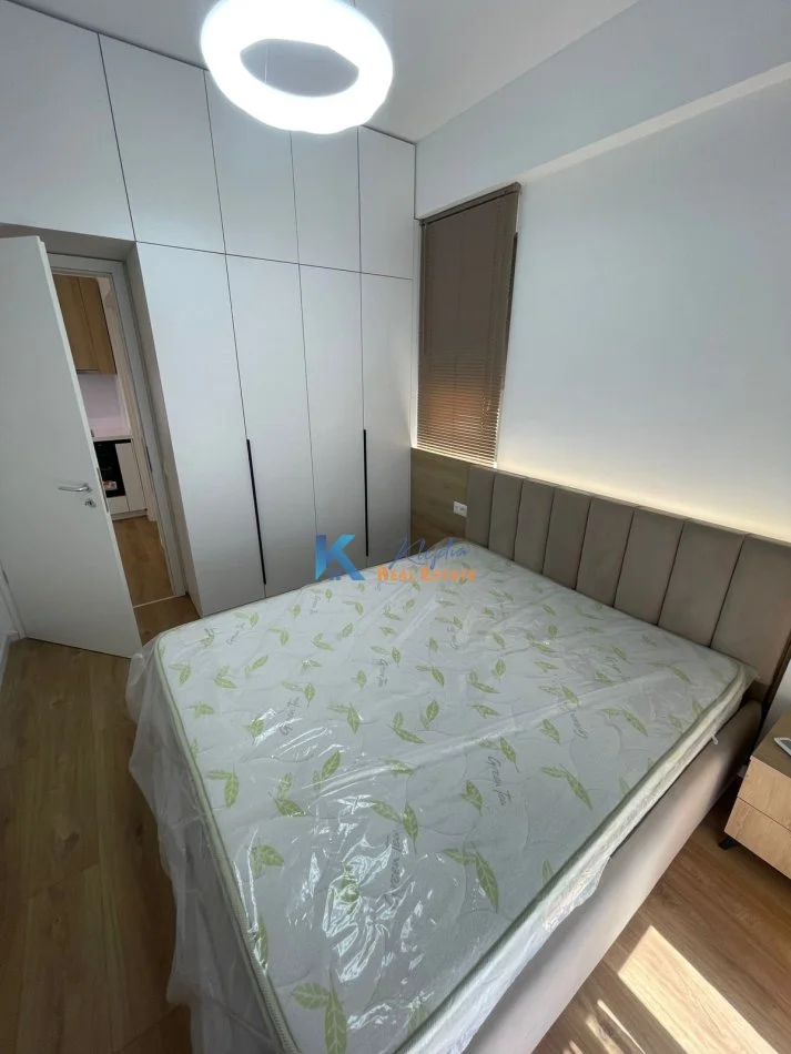 Tirane, jap me qera apartament 1+1+Ballkon Kati 2, 49 m² 450 € (Rezidenca OxA, ne zonen e Freskut)