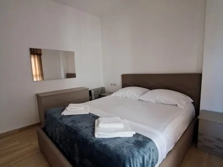 Tirane, jepet me qera apartament 2+1 Kati 1, 75 m² 700 € 