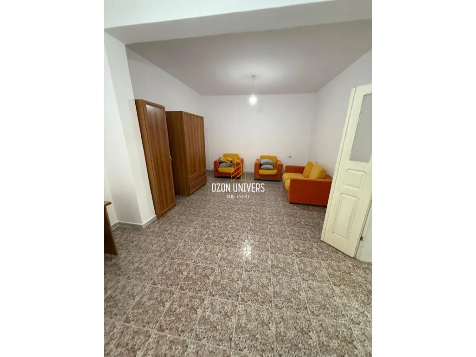Tirane, jepet me qera ambjent biznesi Kati 2, 95 m² 700 € (Myslym Shyri)