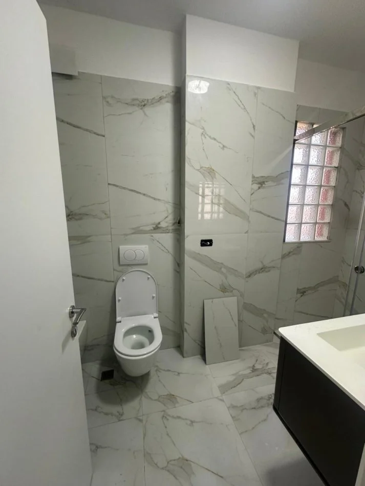 Tirane, jepet me qera apartament 1+1+Ballkon , 70 m² 700 € 