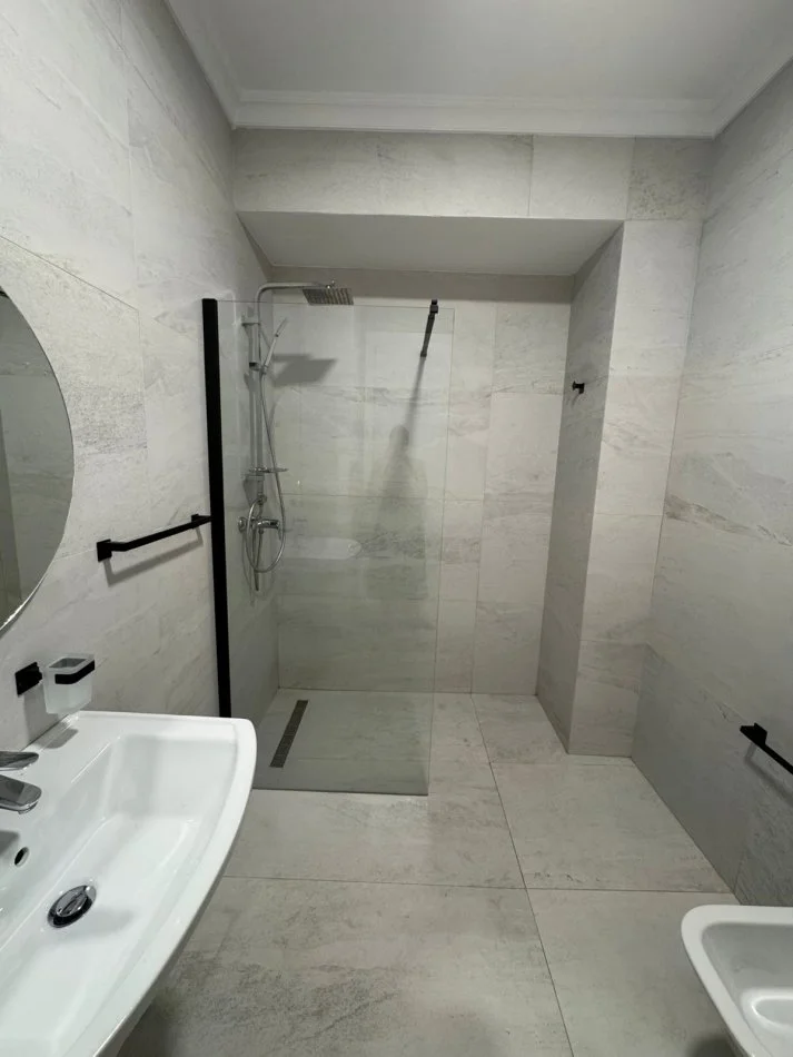 Tirane, jepet me qera apartament 2+1+Ballkon , 100 m² 1.100 € 