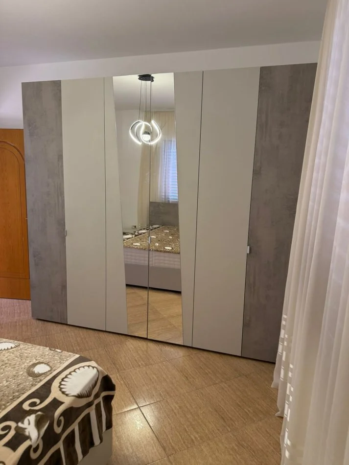 Tirane, jepet me qera apartament 2+1 , 120 m² 500 € 