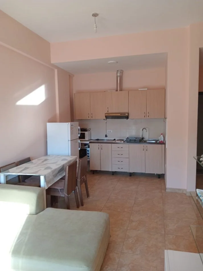 Apartament 2+1 me qera tek kodra e Diellit (470 Euro)