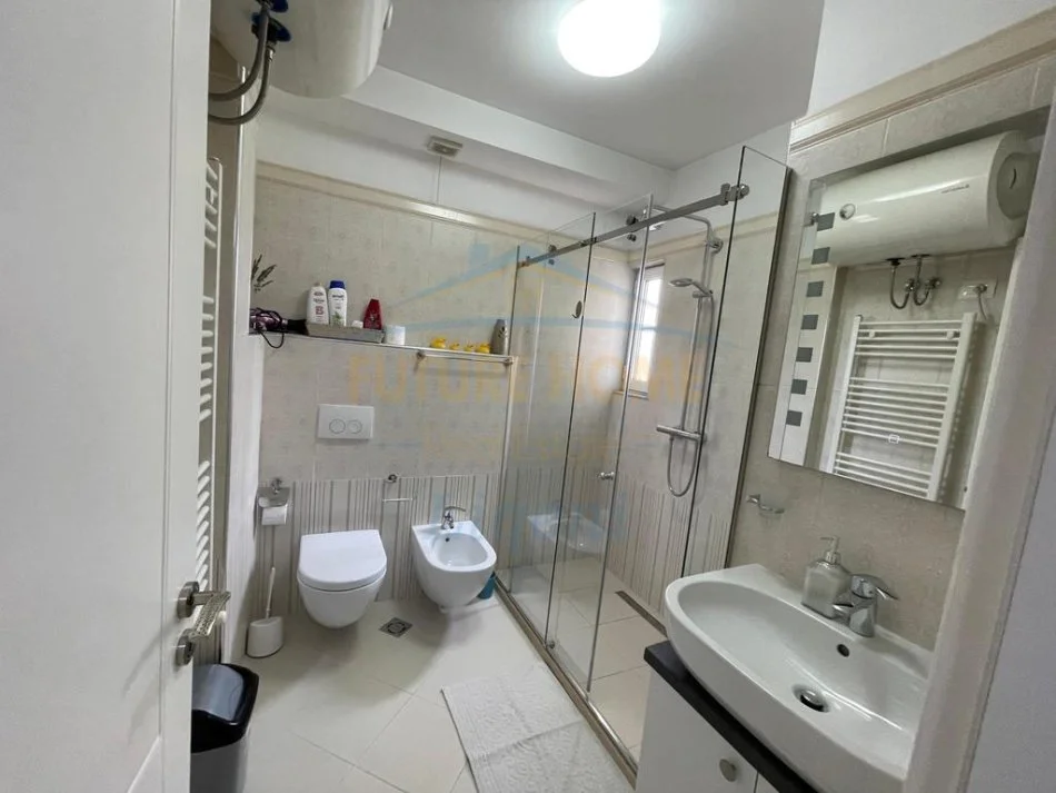 Tirane, jepet me qera apartament 2+1+Aneks+Ballkon Kati 3, 100 m² 750 € (liqeni i thate)