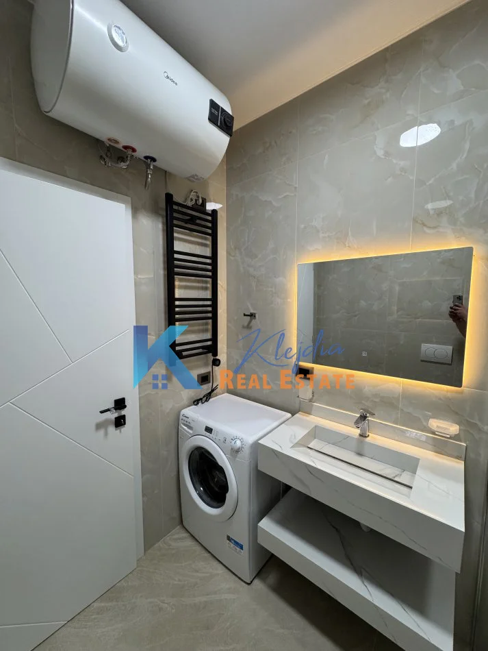 Tirane, jap me qera apartament 1+1+Ballkon Kati 7, 70 m² 600 € (21 Dhjetori, kompleksi Star)