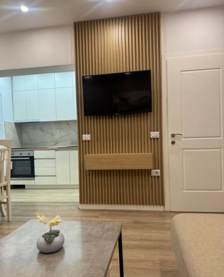 Apartament 1+1 me qera tek Restorant Durresi (600 Euro)