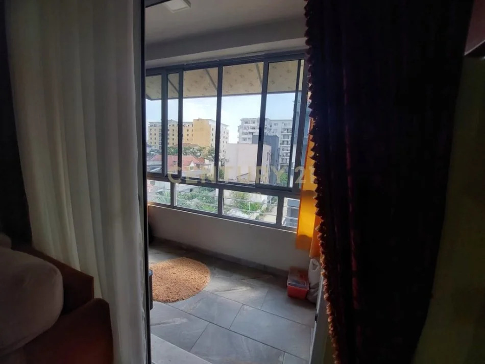 Tirane, shitet apartament 2+1 Kati 3, 79 m² 139.000 € (Prane Komisariatit te Policise Rrugore)