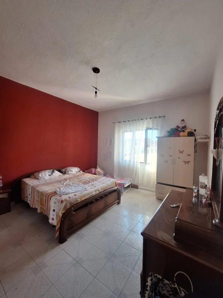 Tirane, jepet me qera apartament 1+1+Aneks Kati 1, 100 m² 400 € (Rr Vaid Kormaku, kodra e Priftit)