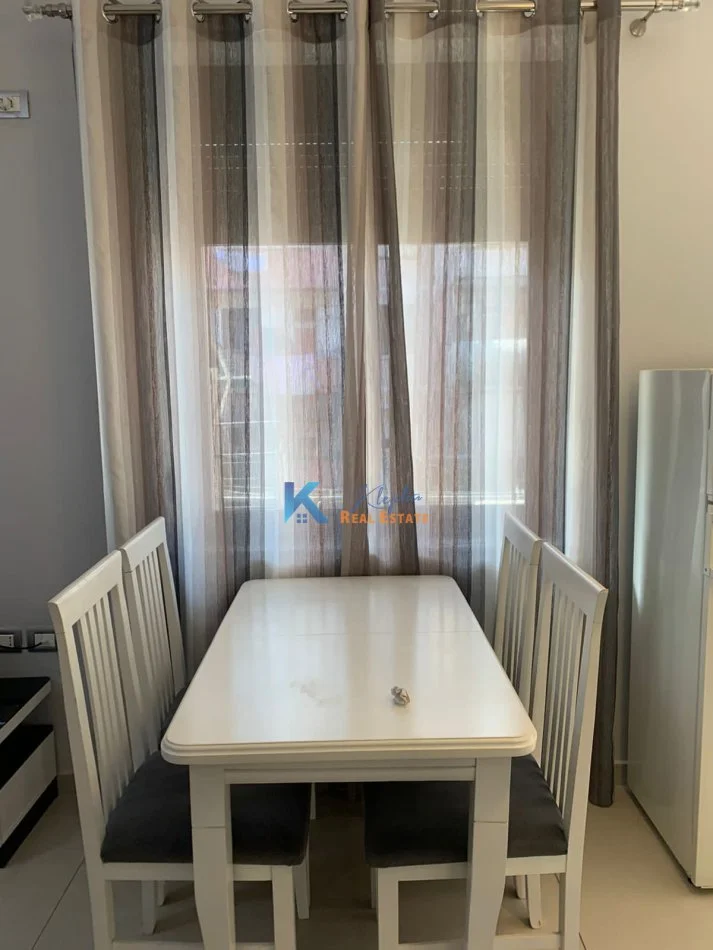 Tirane, jap me qera apartament 1+1+Ballkon Kati 5, 55 m² 600 € (Myslym Shyr, afer Vodafone)