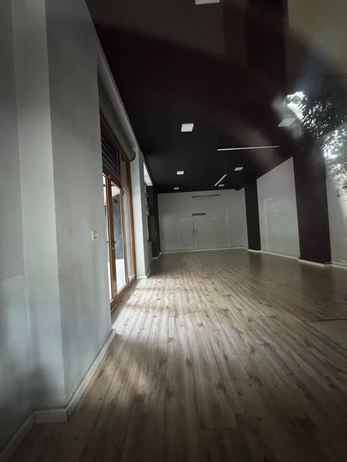 Tirane, jepet me qera ambjent biznesi Kati 0, 65 m² 600 € (RRUGA E ELBASANIT)