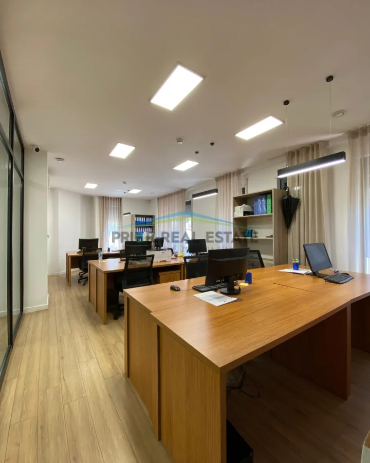 Tirane, jepet me qera ambjent biznesi Kati 1, 275 m² 4.600 € Qender (Gjimnazi Sami Frasheri)