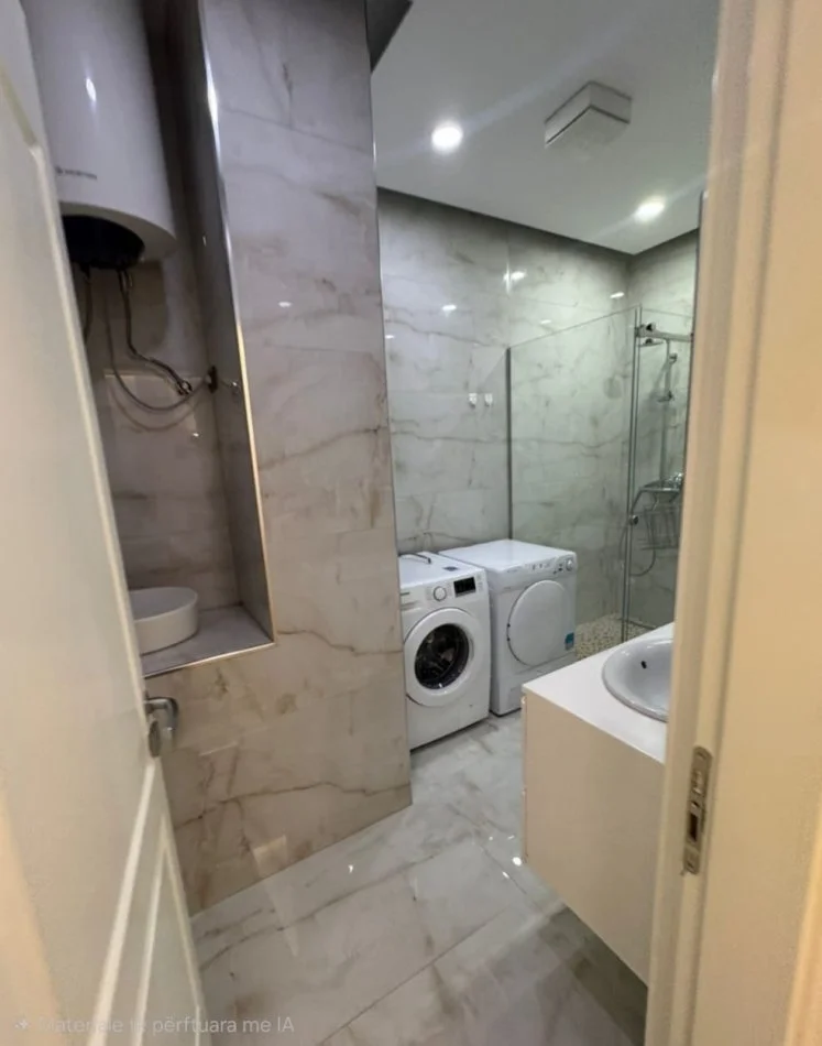 Tirane, jepet me qera apartament 2+1 , 130 m² 1.000 € 