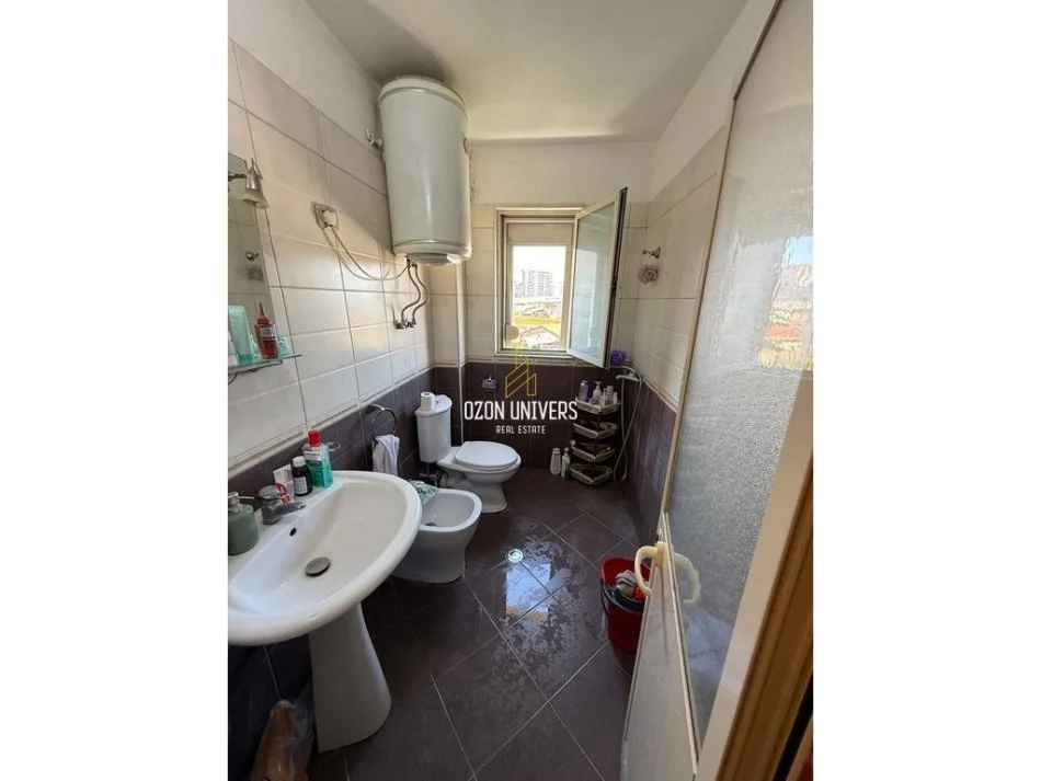 Tirane, shitet apartament 1+1+Ballkon Kati 4, 85.000 € (Apartament 1+1 me Ballkon në shitje, Laprakë)