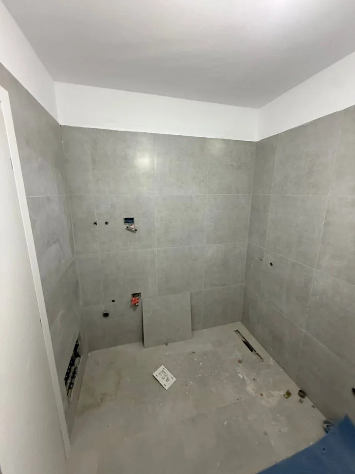Tirane, jepet me qera apartament 1+1+Ballkon Kati 3, 81 m² 130.000 € (Kodra e diellit)
