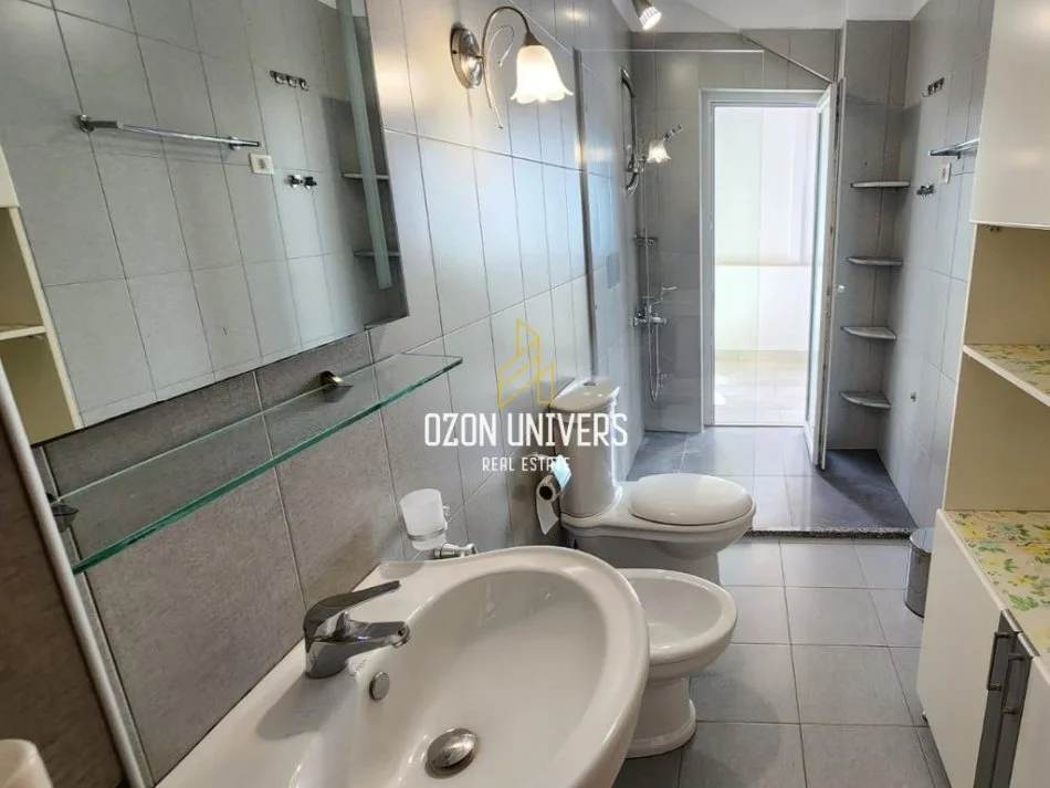 Tirane, jepet me qera apartament+verande | Penthouse 3+1+Ballkon Kati 6, 356 m² 1.500 € (Liqeni i Thatë)