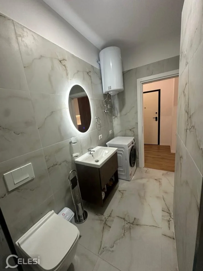 Tirane, jepet me qera apartament 2+1+Ballkon Kati 8, 85 m² 1.000 € (ZOGU I ZI)