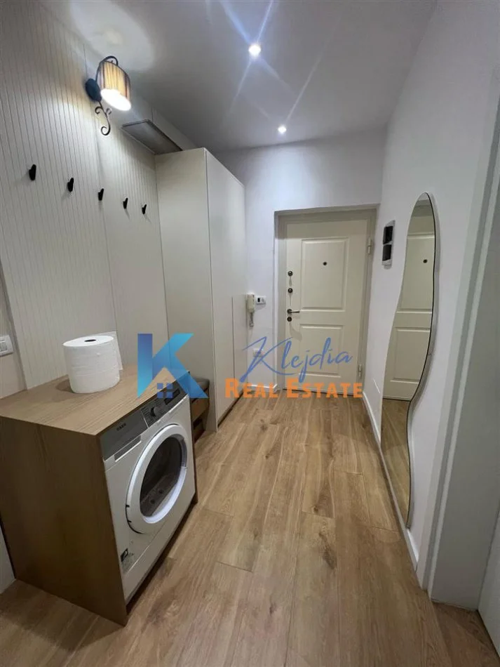 Tirane, jap me qera apartament 2+1 Kati 3, 70 m² 650 € (Rruga e Kavajes, afer Kishes Katolike)